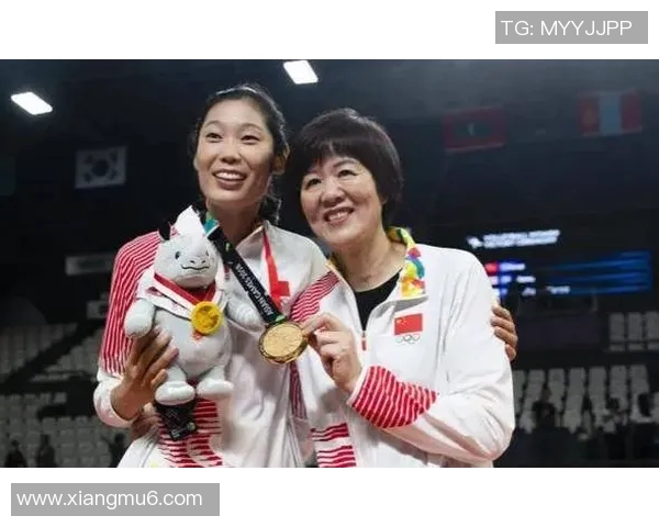 香港羽毛球运动员拼搏历程：从青涩起步到世界舞台的耀眼之星
